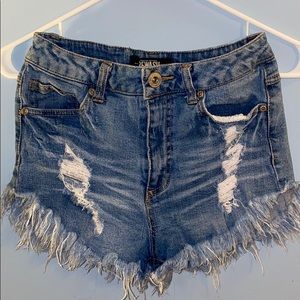 Super cute high waisted cut off jean shorts Size 3